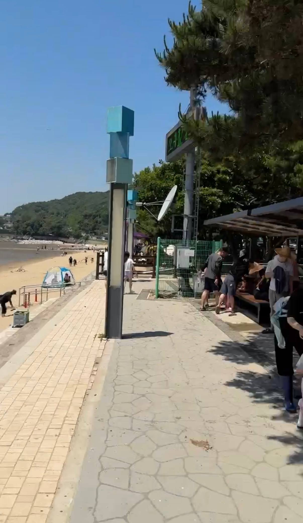 동막해변 캠핑구역으로 이어지는 통행로