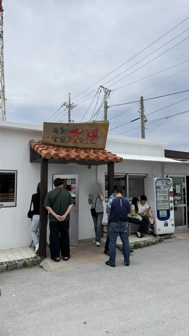 해선식당 티다 간판 아래 대기 줄