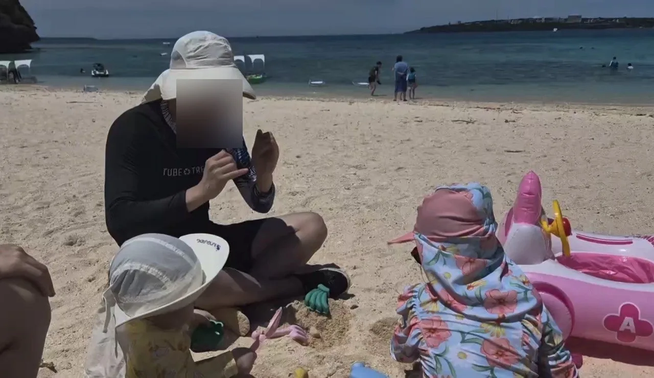 안치비치 모래사장에서 모래놀이를 하는 아이들