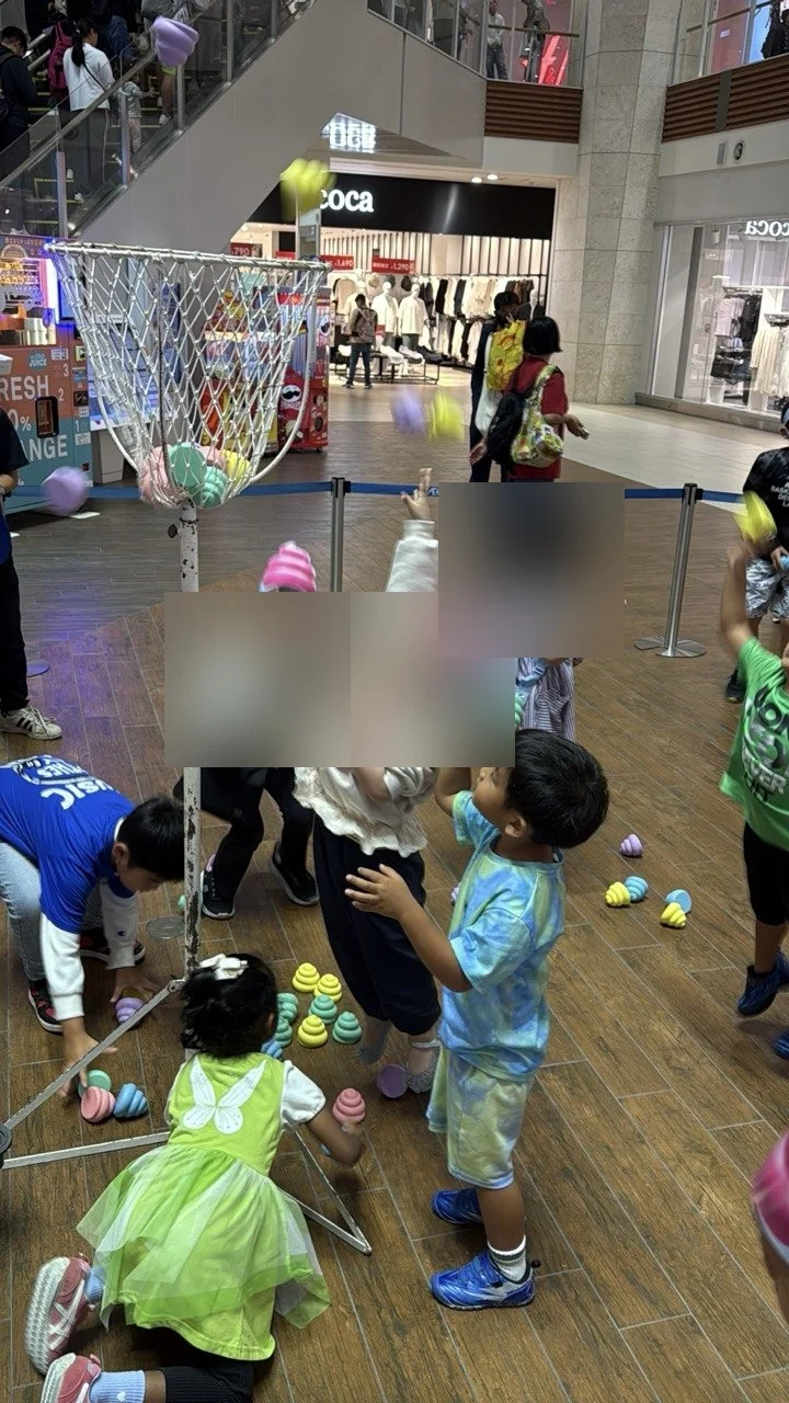 이온몰 라이카무 응가 테마 이벤트의 공 던지기 게임 현장